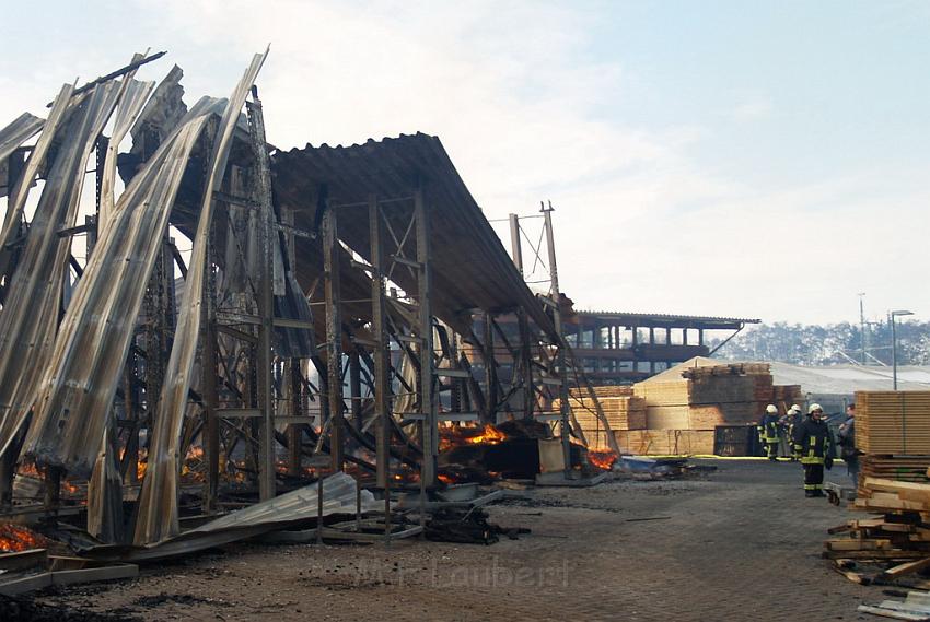 Grossbrand Holzlager Siegburg Industriestr P132.JPG